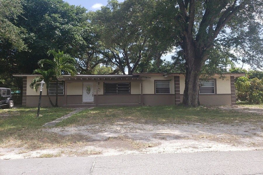 1st image of 630 NE 163rd St