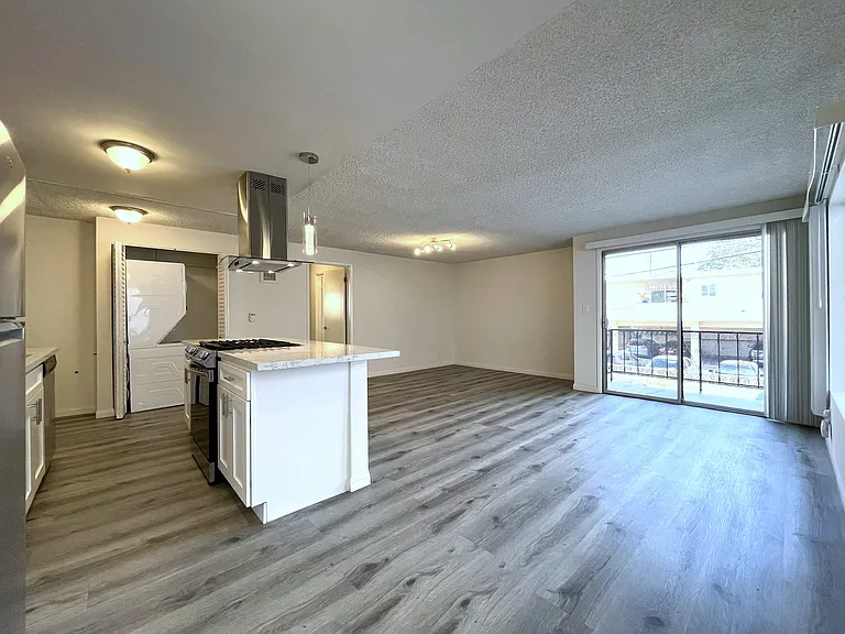 1706 Granville Ave #8 — Photo 4