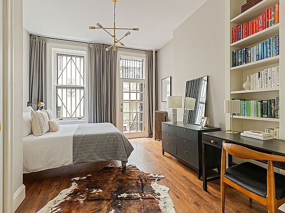 5th image of 951 President St APT 1R