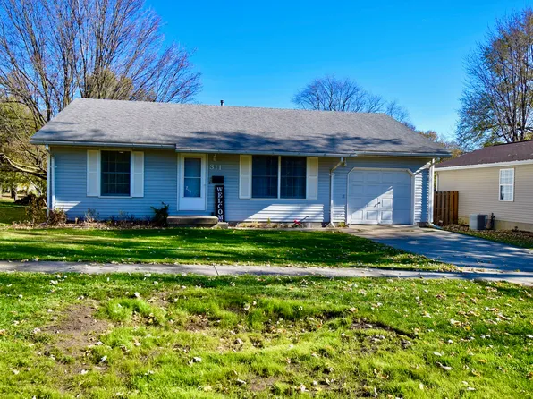 311 S Vine St, Mount Pulaski, IL 62548