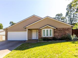 4817 Crestmont Ct, Arlington, TX 76017