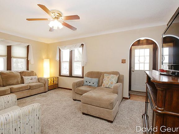 3rd image of 549 W 22nd St