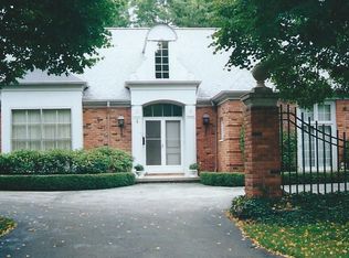 41 De Petrie Way, Grosse Pointe Farms, MI 48236