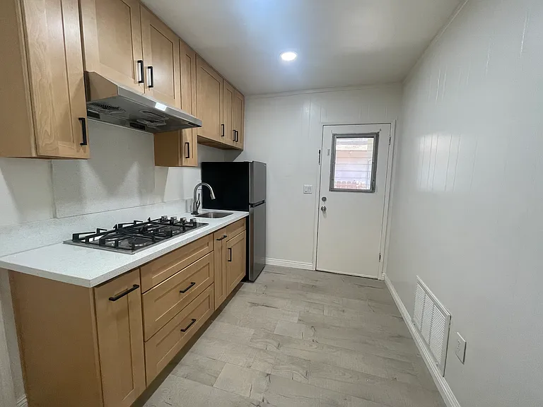 608 Beverly Dr #ADU — Photo 1