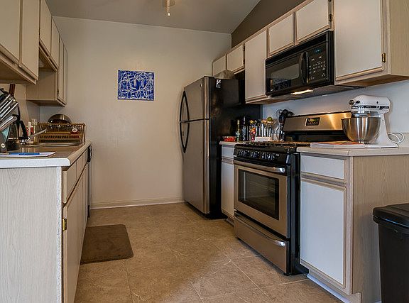 5th image of 1007 Lincolnshire Ct APT D