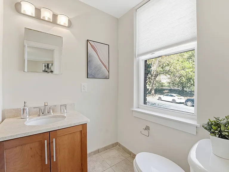 14 S St NE #201 — Photo 24