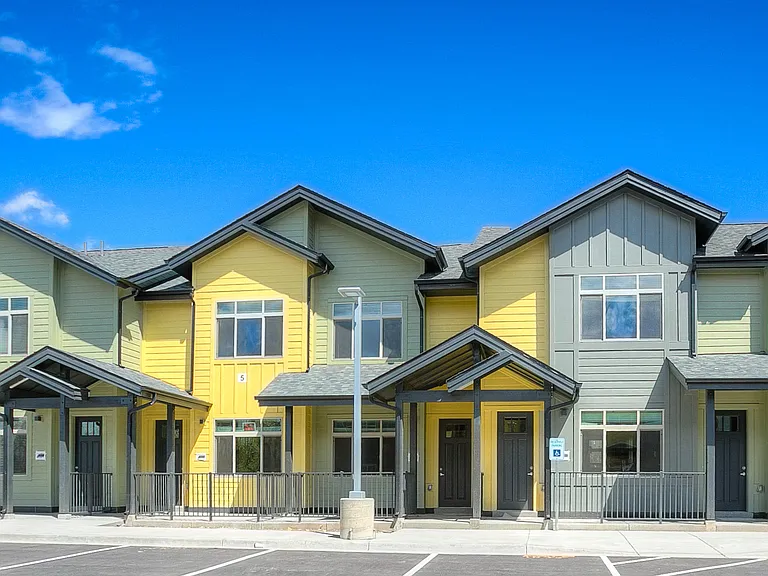 Village on Redwood — Photo 2