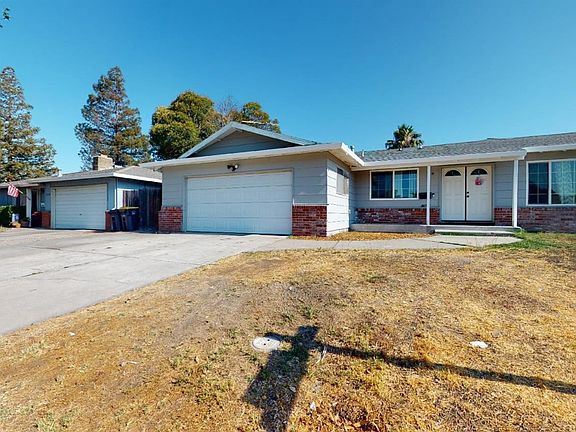 4th image of 2417 Segarini Way