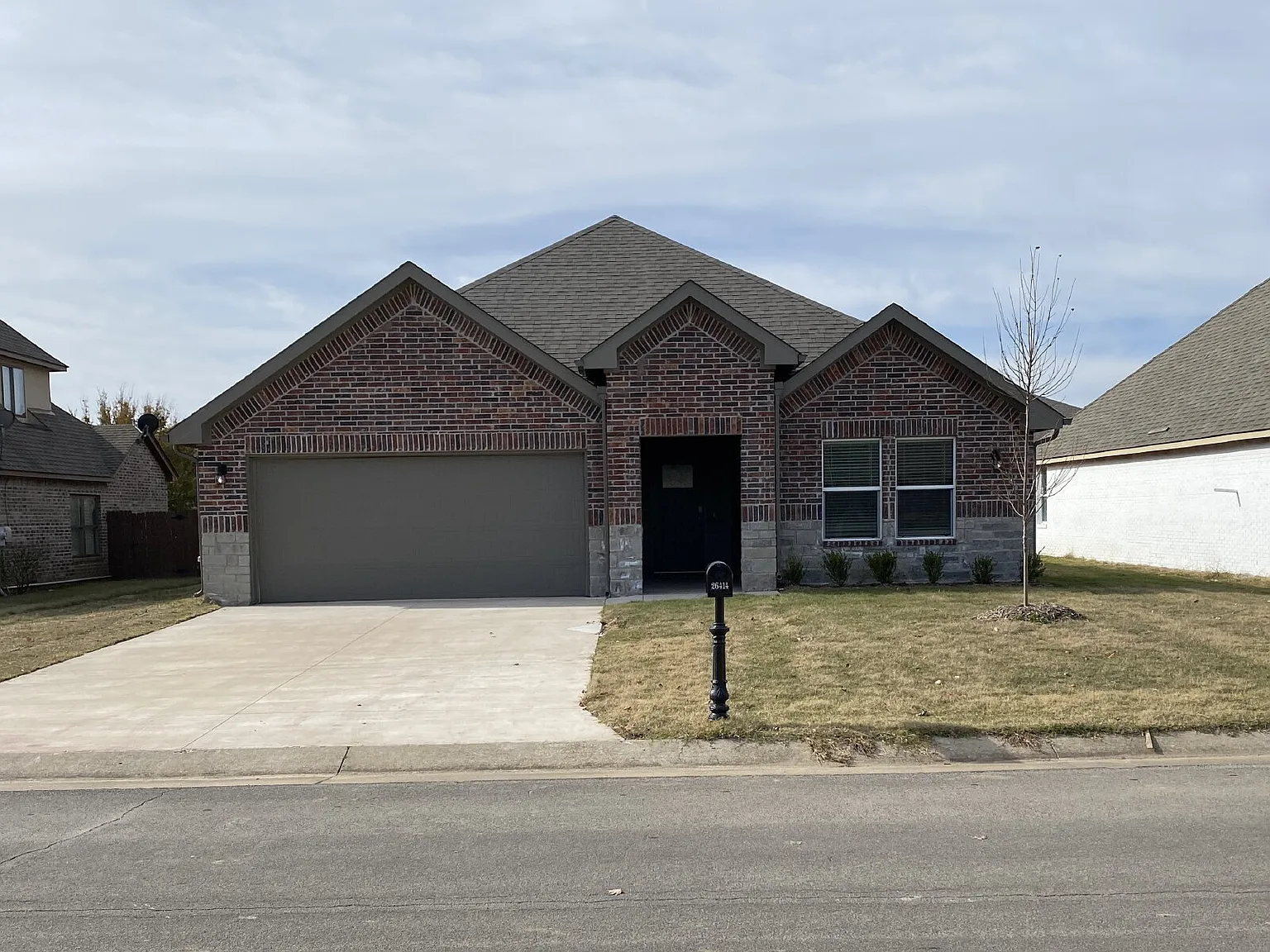 4 bed, 2.0 bath, 1614 sqft, $1,895 — Photo 1