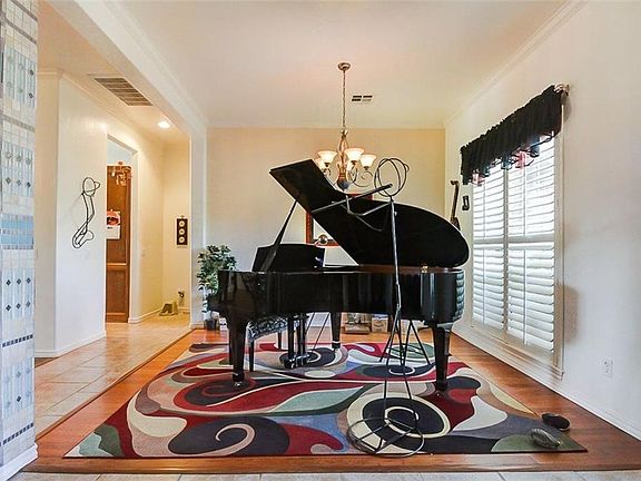 3rd image of 200 Marbel Dr