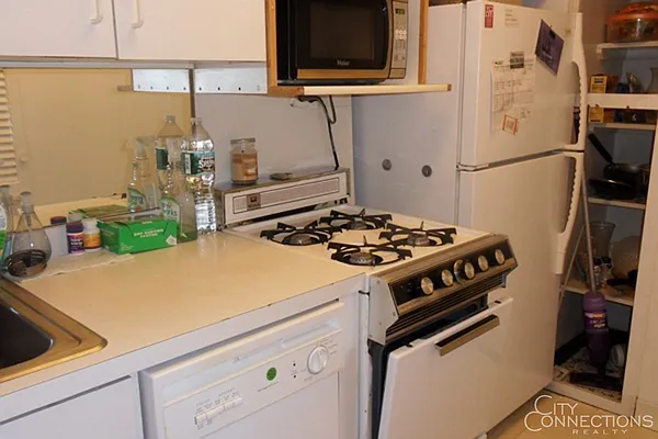 Rented by City Connections Realty | media 19