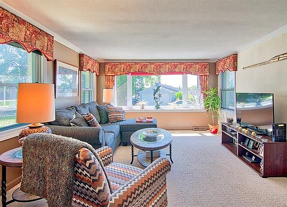 5th image of 2489 Oakview Dr