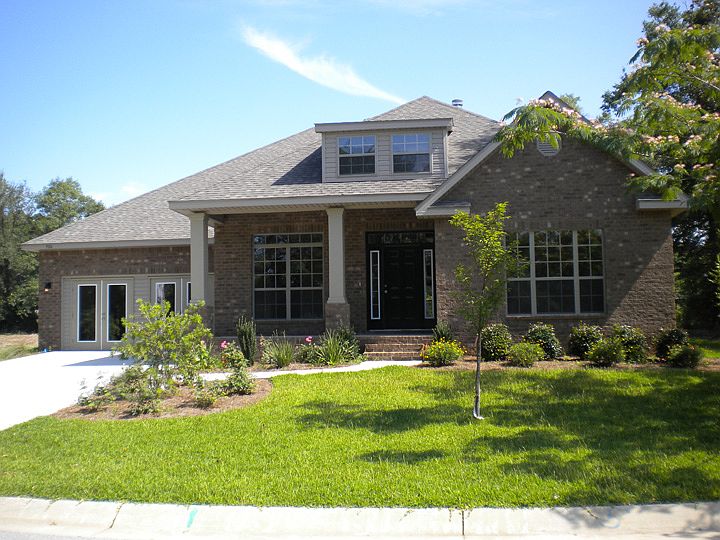 226 PARADISE PALM CIR