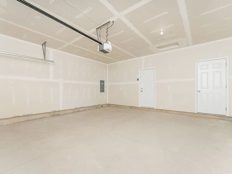 Sundance Ridge / High Noon Place — Photo 21