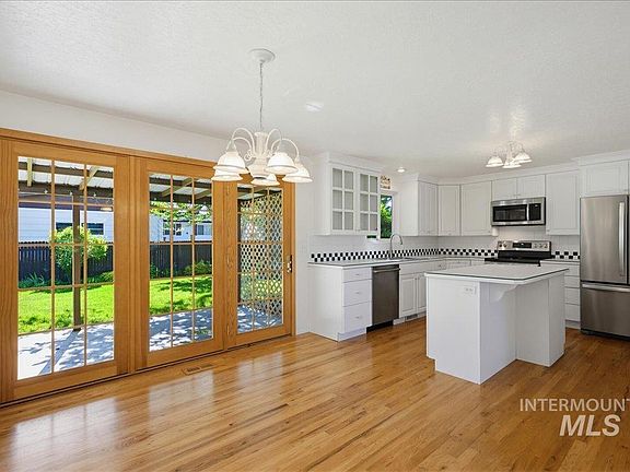 3rd image of 5010 N Parkwood St