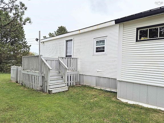 3rd image of 10 Bayview Dr
