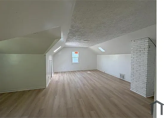 3913 Warrensville Center Rd — Photo 8