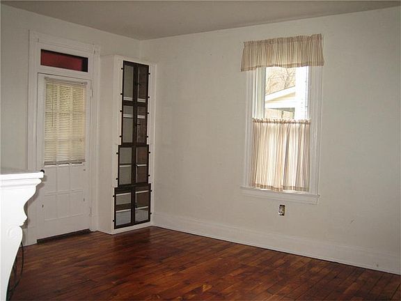 3rd image of 716 Hopkins St