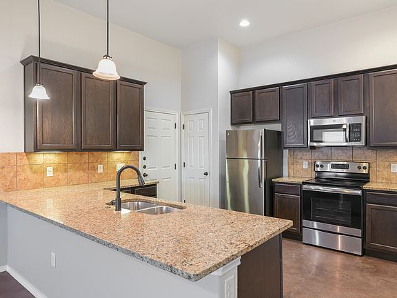 5th image of 265 Joanne Loop Unit B