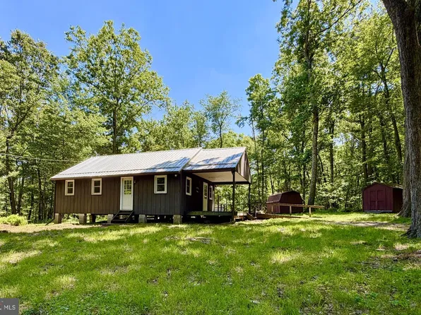 317 Mountainside Rd, Breezewood, PA 15533