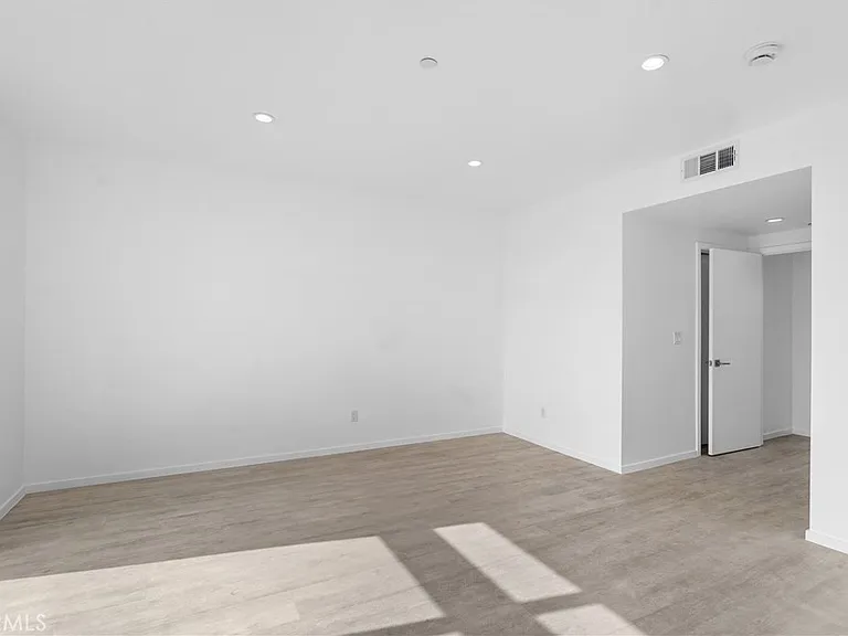 6009 1/2 Barton Ave #6009 — Photo 20