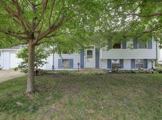 909 Oakcrest Dr, Champaign, IL 61821