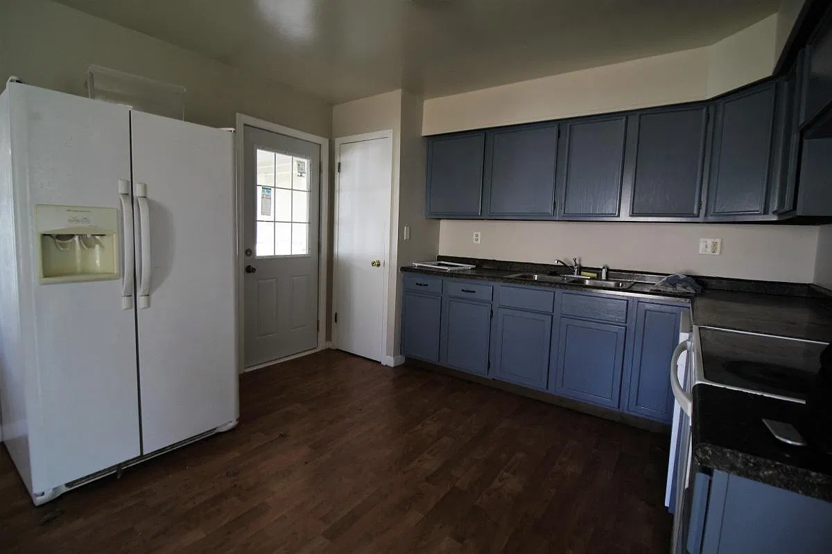 3 bed, 1025 sqft, $1,425 — Photo 3