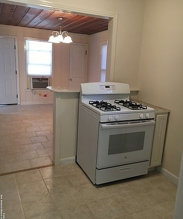 3rd image of 1222 Kendalia Ave