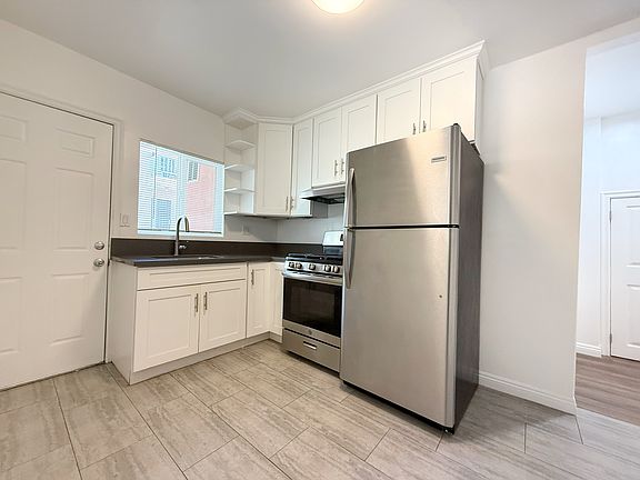 3rd image of 216 Rosemont Ave #6