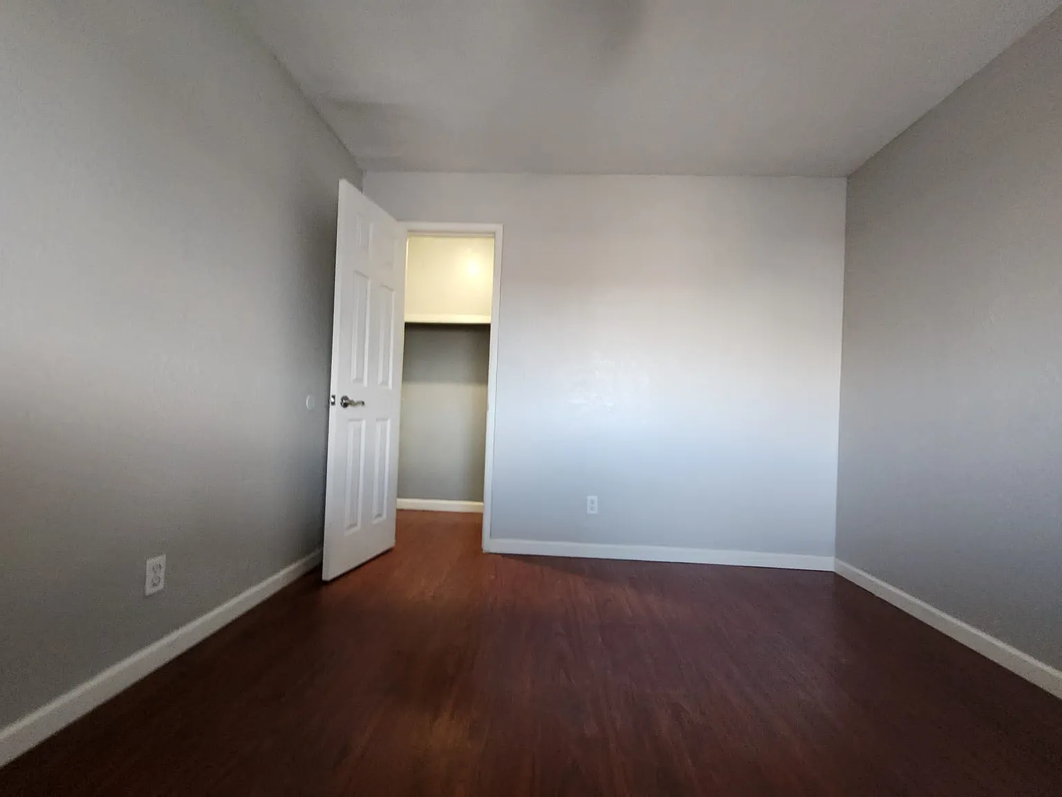 10039 N 8th Ave — Photo 3