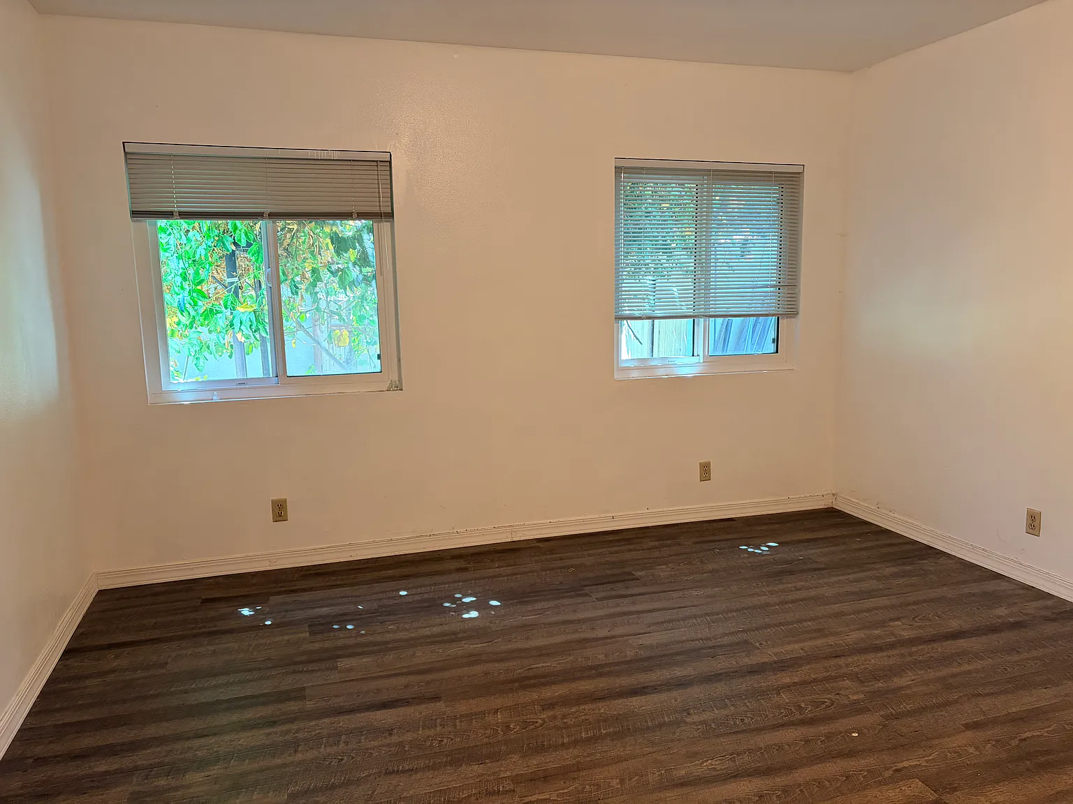 5 bed, 2041 sqft, $900 — Photo 3