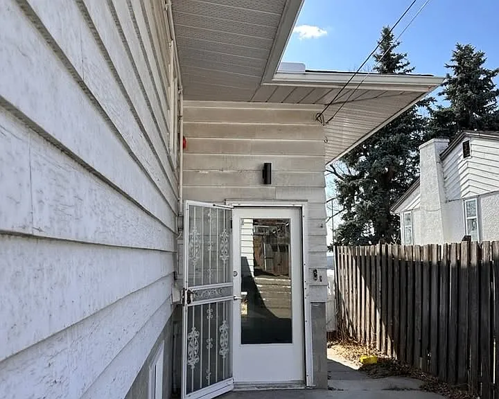 26th St SE — Photo 14
