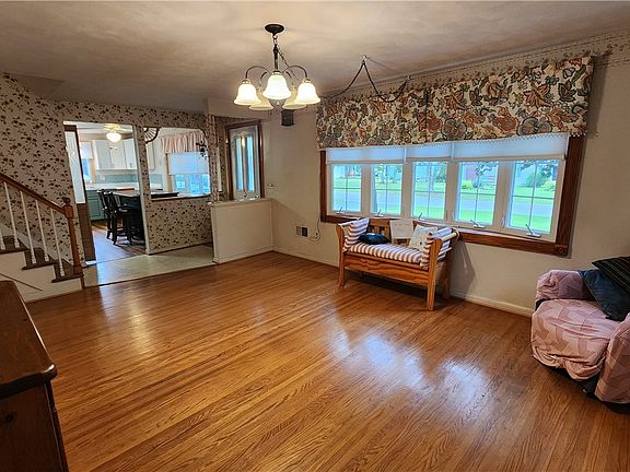 3rd image of 88 Thorncliff Rd