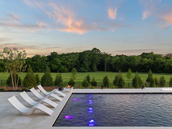 5th image of 1561 Sunset Rd