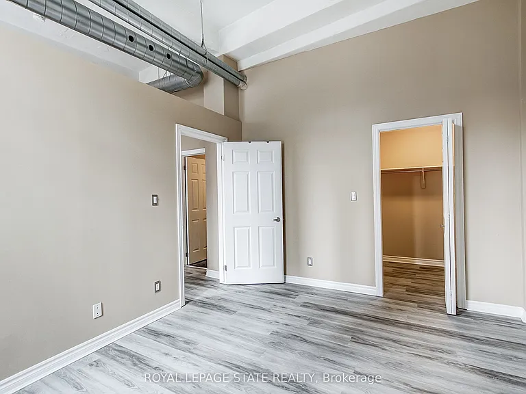 80 King William St #214 — Photo 15