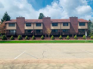 1801 Grove St APT D, Glenview, IL 60025