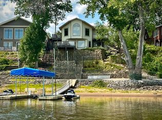 343 Sandy Point Rd, Harpers Ferry, IA 52146