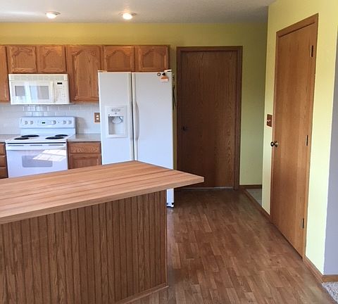 Open kitchen, new counters
