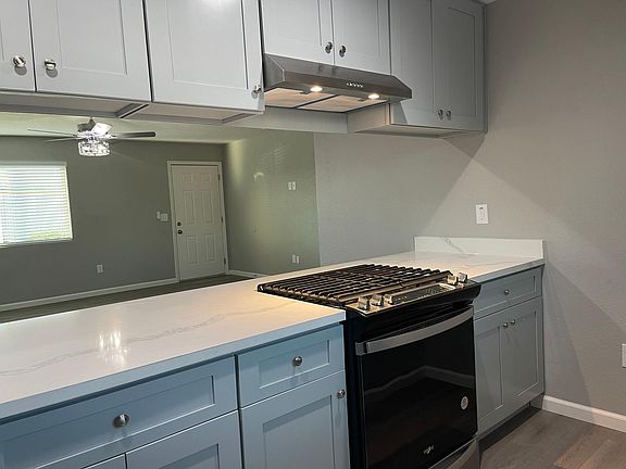 4th image of 2033 Parker Pl #A