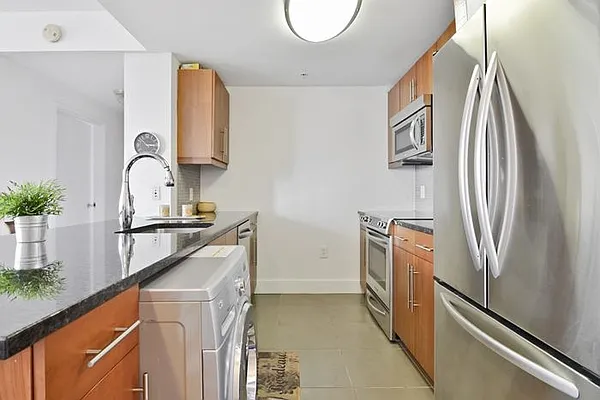 Sold by Urban Luxe | media 23