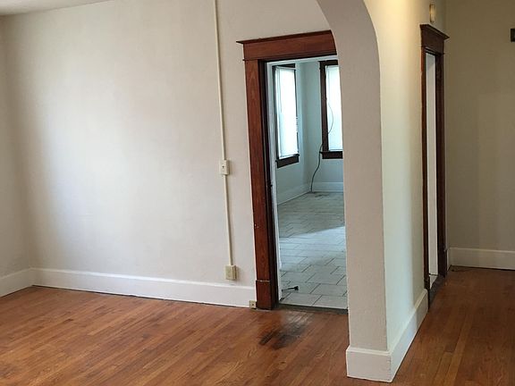 5th image of 102 N Henderson St
