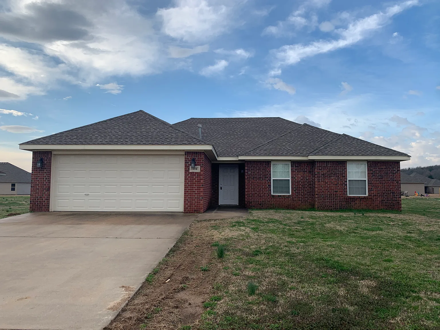 3 bed, 1329 sqft, $1,550 — Photo 1