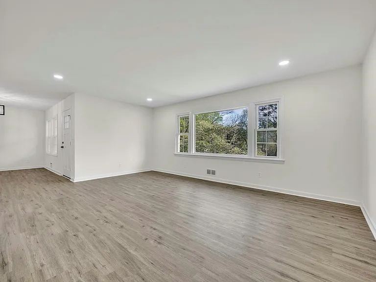 1112 Violet Dr — Photo 12