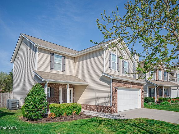 3rd image of 7402 Lucky Clover Ln