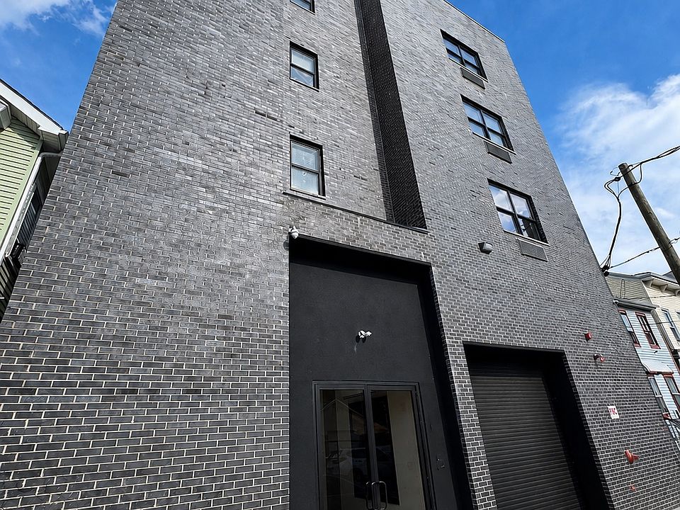 1st image of 453 Summer St #4