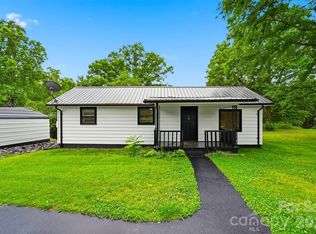 201 Cape Hickory Rd, Hickory, NC 28601
