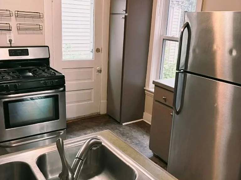 21 Fairbanks St NE — Photo 3