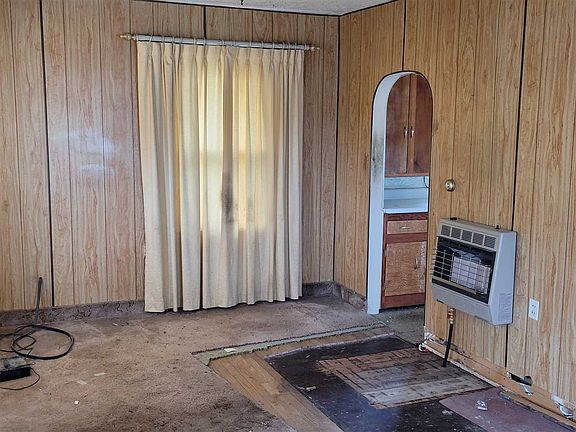4th image of 902 N Roosevelt Ave