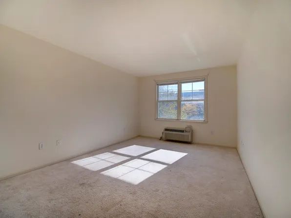 15 Freedom Way image 5 of 20