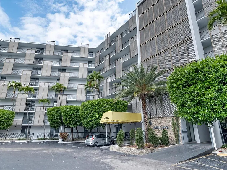 20400 W Country Club Dr #610 — Photo 38